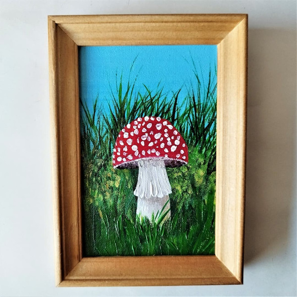 Painting-mushroom-in-acrylics-on-mini-canvas-impasto-art.jpg