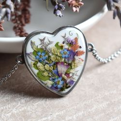 Heart pendant real flowers. Dried flower necklace. Flowers in resin.