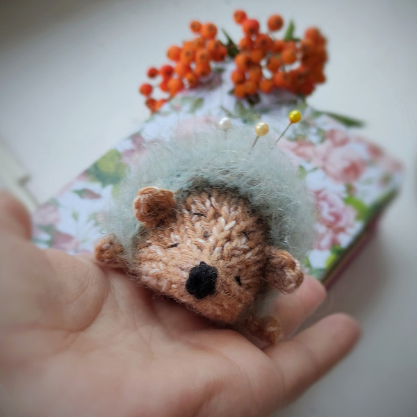 Hedgehog knitting pattern, cute toy knitting pattern, pincushion or tiny toy guide, hedgehog amigurumi knitting, diy 2.jpg