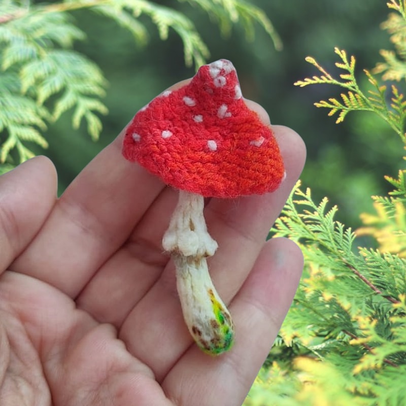 Fly agaric Knitting Pattern, toadstool, grebe, fungus, amanita, dabchick, fairy-mushroom, blewits knitting brooch guide 3.png