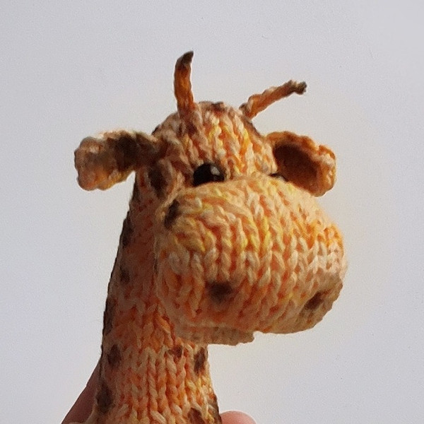 Giraffe toy knitting pattern, cute animal pattern, cute knitted toy, amigurumi knitting pattern, plush staffed toy guide 4.jpeg