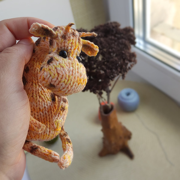 Giraffe toy knitting pattern, cute animal pattern, cute knitted toy, amigurumi knitting pattern, plush staffed toy guide 9.jpeg
