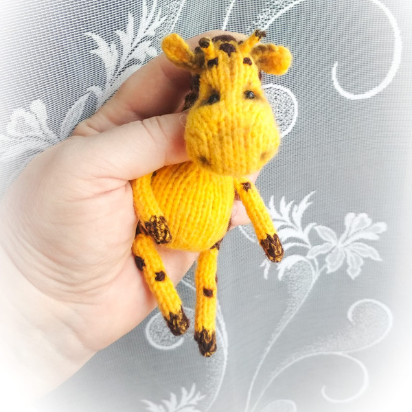 Giraffe toy knitting pattern, cute animal pattern, cute knitted toy, amigurumi knitting pattern, plush staffed toy guide 5.jpg