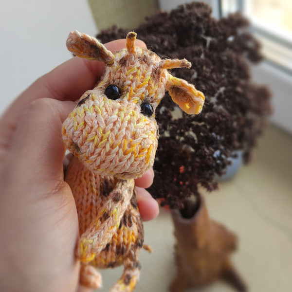 Giraffe toy knitting pattern, cute animal pattern, cute knitted toy, amigurumi knitting pattern, plush staffed toy guide 2.jpeg