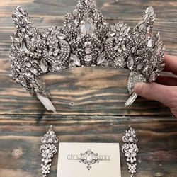 Crystal tiara. Wedding crown. Silver bridal diadem. Silver tiara. Wedding earrings. Crystal bridal tiara