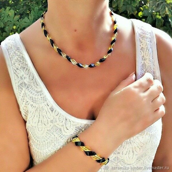amber jewelry set necklace.jpg