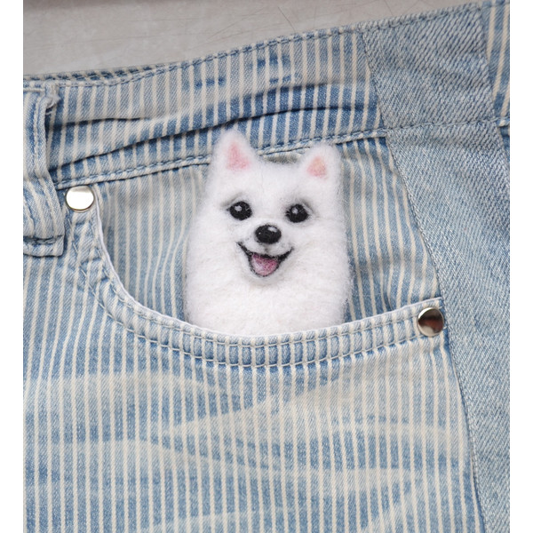 Custom-samoyed-dog-portrait-pin-from-photo-White-sammie-Handmade-needle-felted-pet-brooch