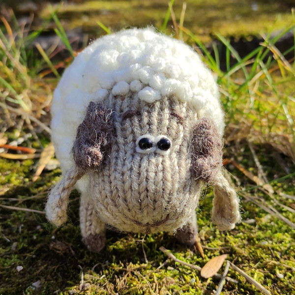 Sheep toy knitting pattern, lamb pattern, cute toy tutorial, knittied lamb pattern, amigurumi animal, small knitted gift 4.jpg