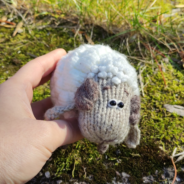 Sheep toy knitting pattern, lamb pattern, cute toy tutorial, knittied lamb pattern, amigurumi animal, small knitted gift 5.jpg