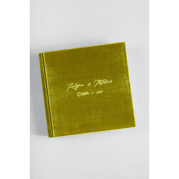 Bark-and-Berry-Olive-vintage-velvet-wedding-embossed-monogram-guest-book-photoalbum-24x24cm-001.jpg