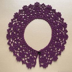 Lilac openwork crochet collar with a button with rhinestones