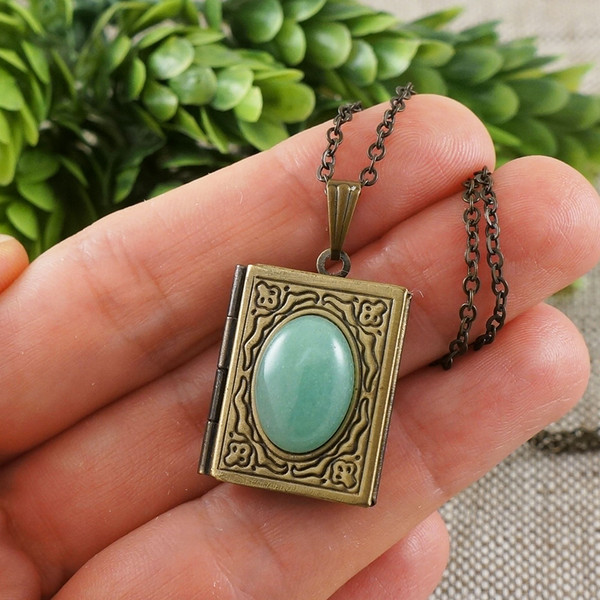 green-aventurine-stone-locket-necklace-jewelry