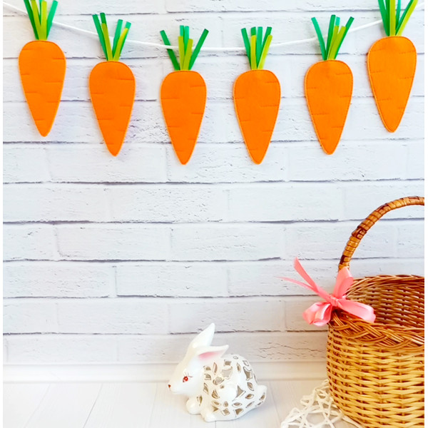 Carrot-felt-garland.jpg