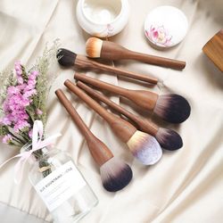 Wooden makeup brushes set
