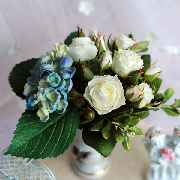 DMiniature-bouquet-of-handmade-flowers-in-ceramic-vaseSC_2211.jpg