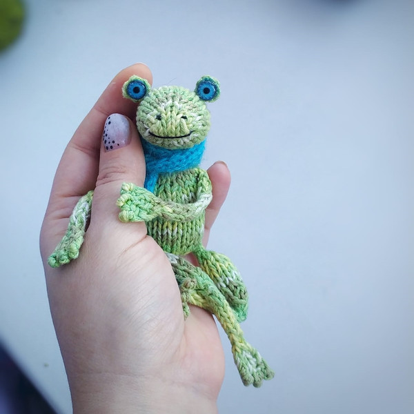 Frog Knitting Pattern, knitted amigurumi toy, toad plush toy diy, green little frog for kids, detailed ebook tutorial 2.jpg