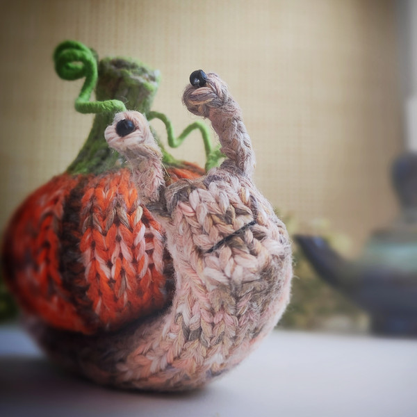 Thanksgiving snail knitting pattern, pumpkin pattern, holiday decor, cute knitted toy, snail toy, animals in love, love  6.jpeg