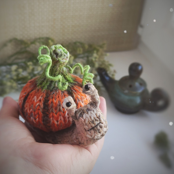 Thanksgiving snail knitting pattern, pumpkin pattern, holiday decor, cute knitted toy, snail toy, animals in love, love  2.jpeg