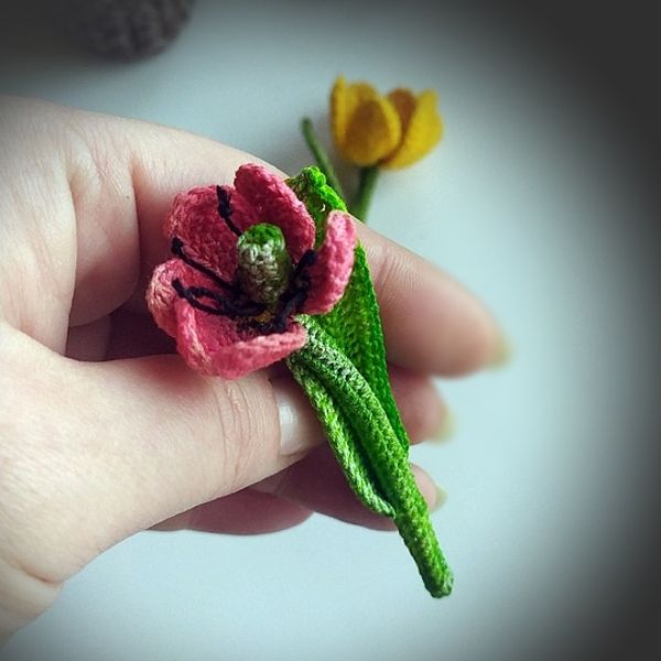 Tulip Crochet Pattern, flower pattern, mother's day, realistic flower, amigurumi pattern, tutorial, crochet brooch DIY 4.jpg