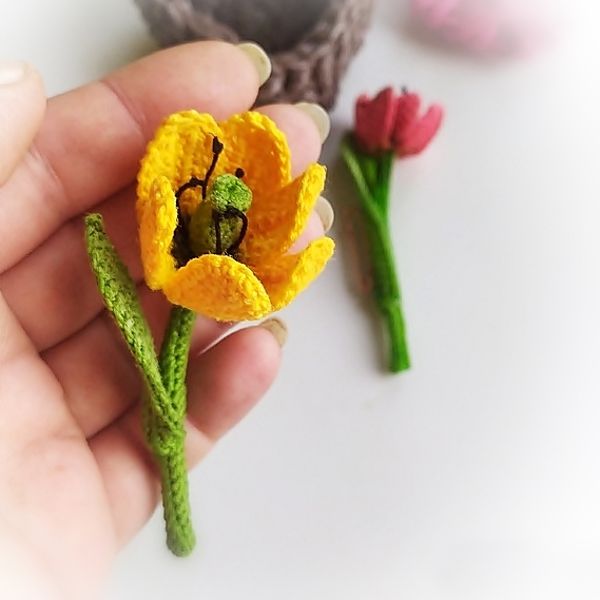 Tulip Crochet Pattern, flower pattern, mother's day, realistic flower, amigurumi pattern, tutorial, crochet brooch DIY 5.jpg