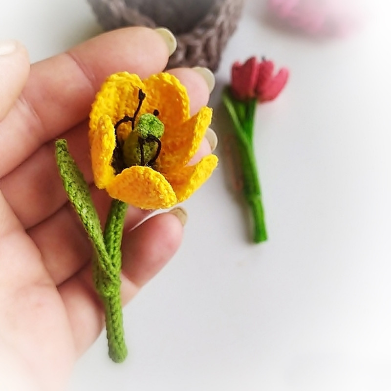 Tulip Crochet Pattern, flower pattern, mother's day, realistic flower, amigurumi pattern, tutorial, crochet brooch DIY 5.jpg