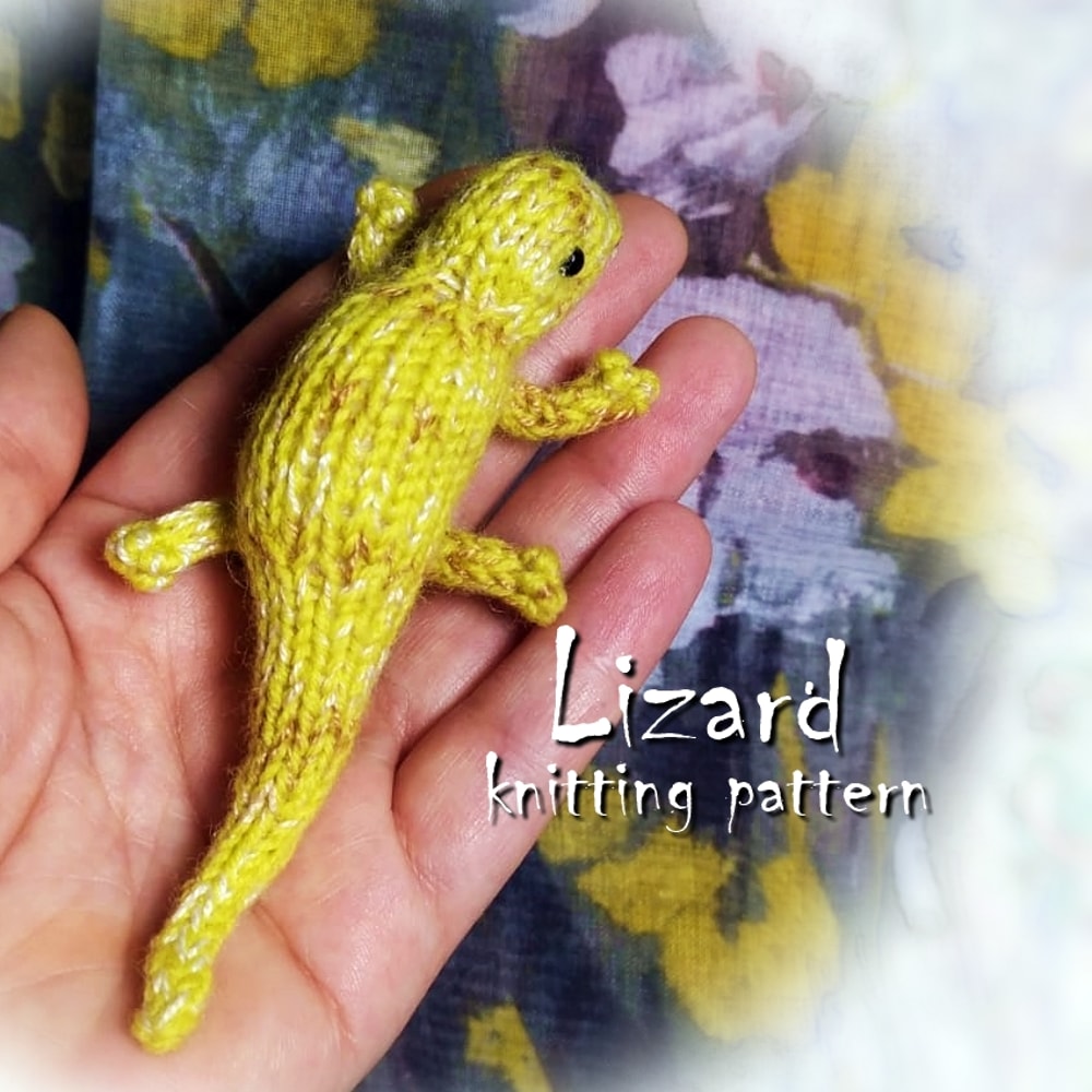 Lizard toy knitting pattern, cute amigurumi brooch, reptile animal, realistic animal pattern, knitting tutorial, badge 1.jpg