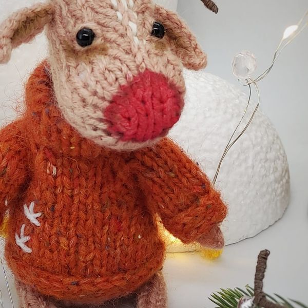 Christmas deer knitting pattern, cute knitted toy, amigurumi animal pattern, homr nrw year decor, kids toy tutorial, DIY 5.jpg