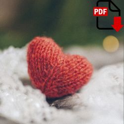 Perfect Heart knitting pattern. Knitted Saint Valentine heart step by step tutorial. DIY mini gift. English PDF.