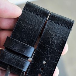 True Vintage cracked strap