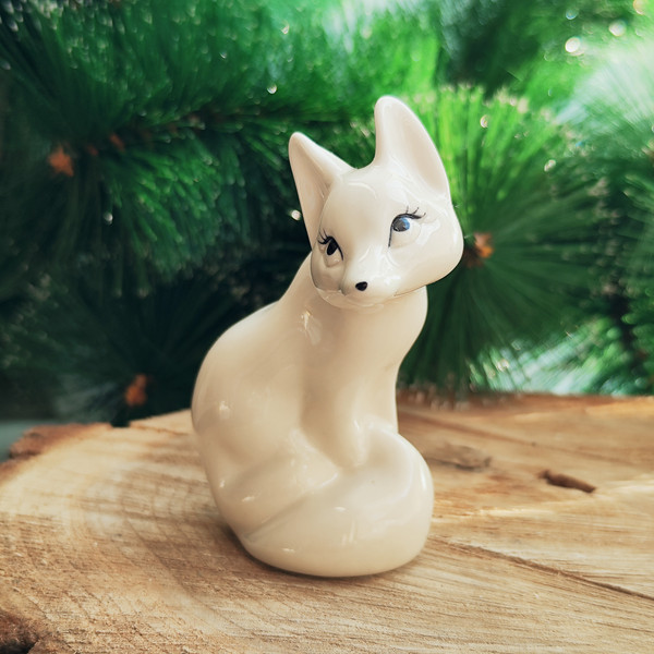 figurine white Fox porcelain