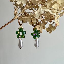 Green crystal earrings with pearls drop Cute earrings Aesthetic earrings Dainty jewelry Handmade earrings Minimalism