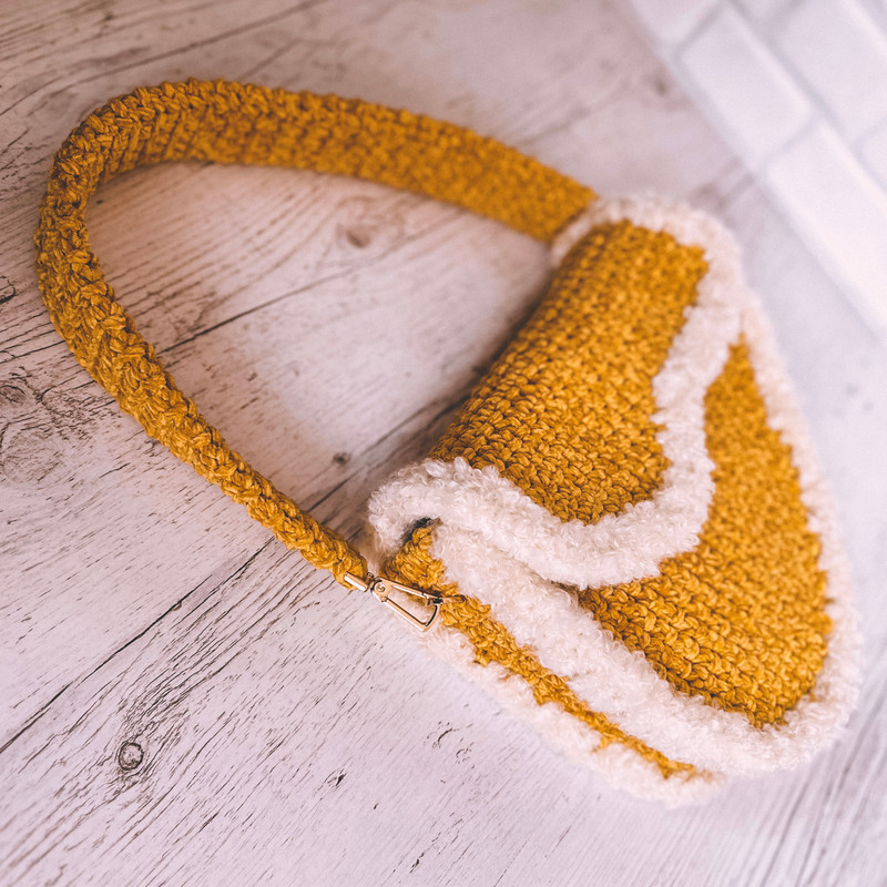 mustard-saddle-bag-with-fur-2