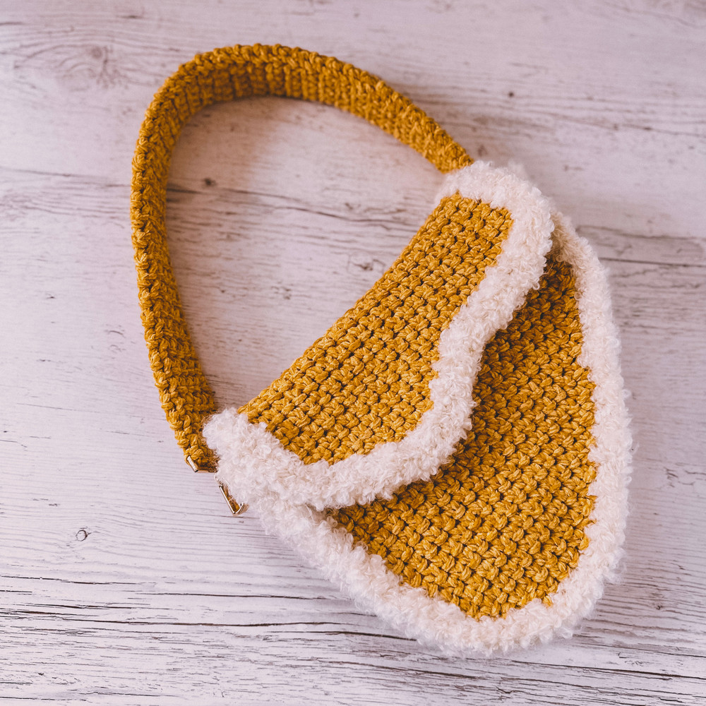 mustard-saddle-bag-with-fur-3