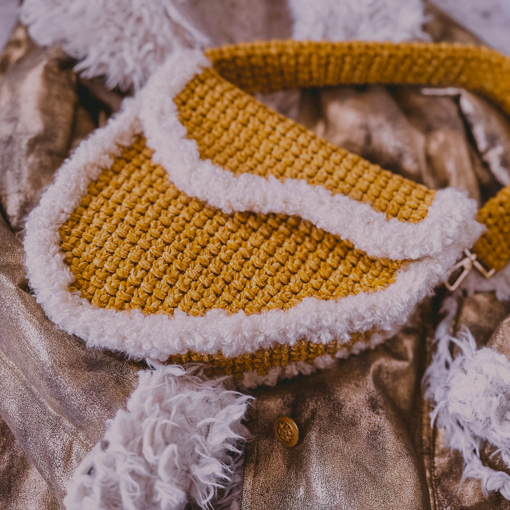 mustard-saddle-bag-with-fur-5
