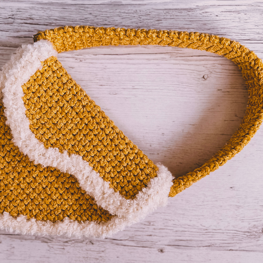 mustard-saddle-bag-with-fur-4