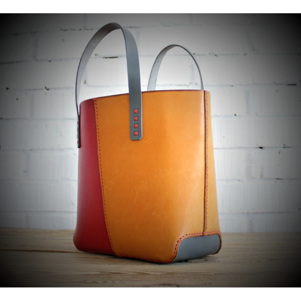 Leather bag pattern.png