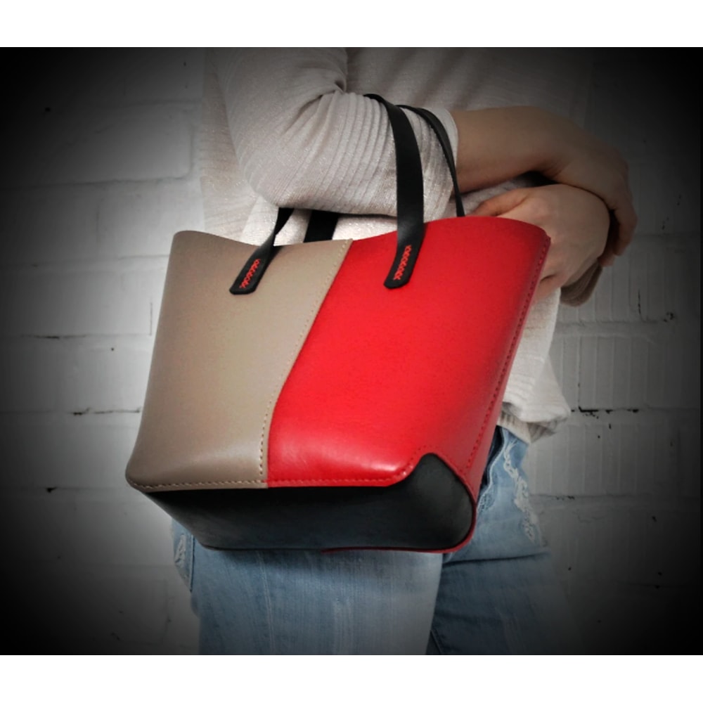 Leather pattern bag.png