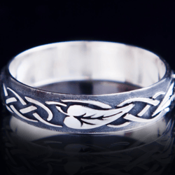 Silver celtic ring with leaves