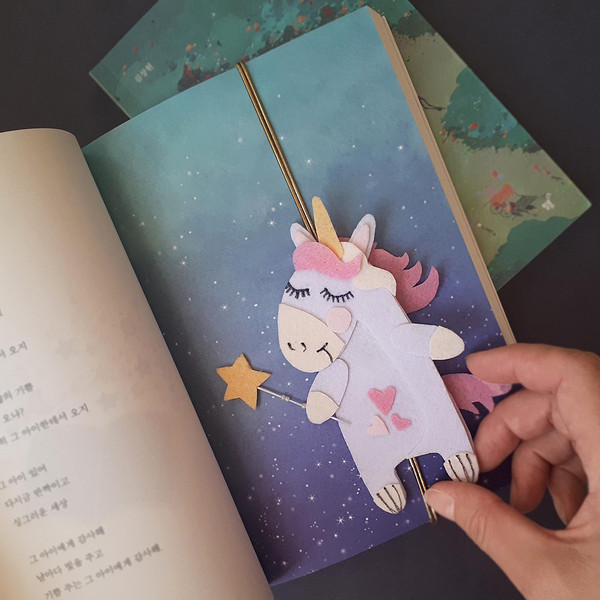 Unicorn bookmark felt pattern.jpg