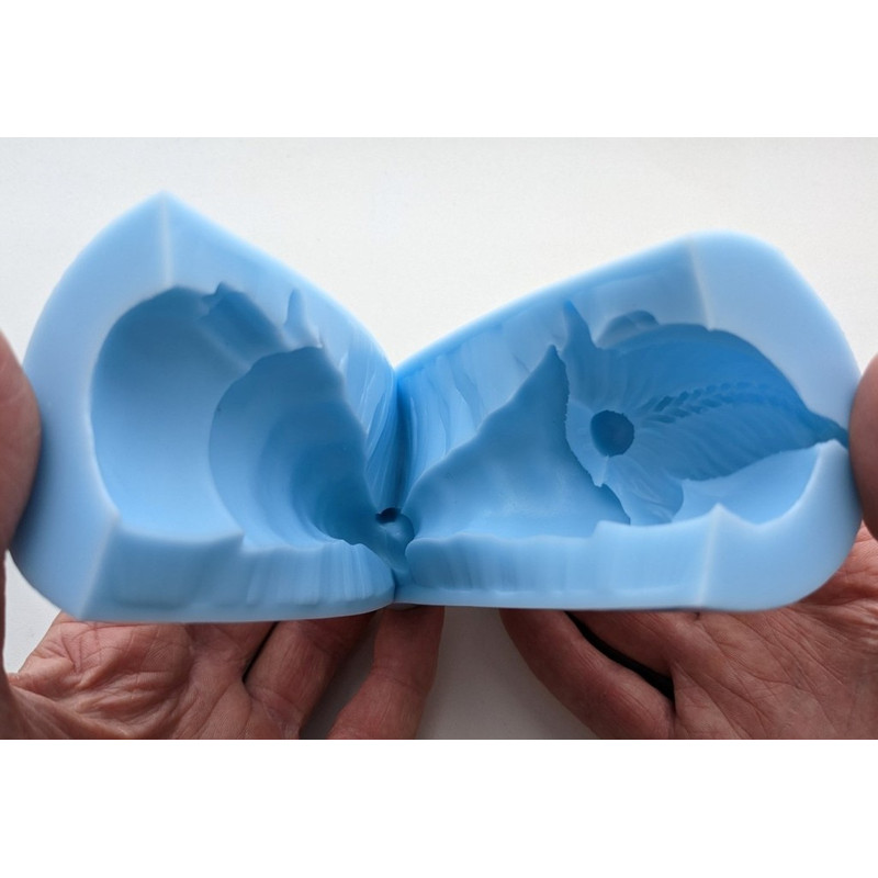 Gnome silicone mold open