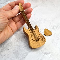 Personalized Guitar Pick Box with Oak Pick, Custom Gift for Guitar Player, Guitar Pick Case, Guitar Pick Holder for Gift