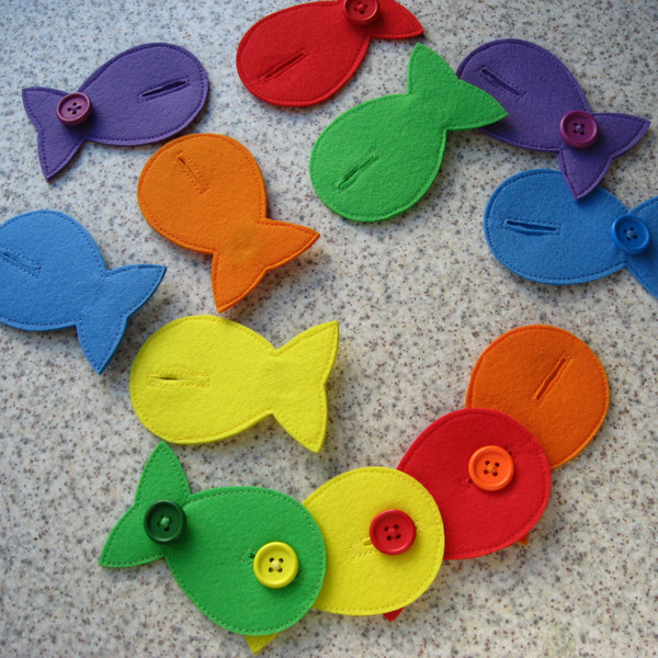 Preschool-toys-buttoning-activity-5