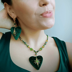 Handmade emerald heart jewelry set necklace choker and earrings, valentines day gift, heart shaped jewelry, love gift
