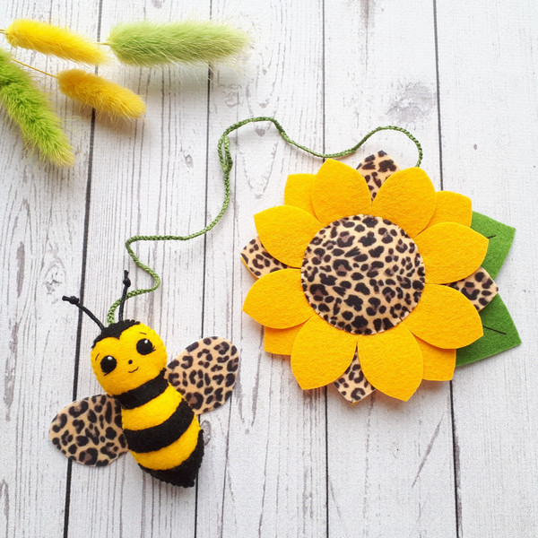 Sunflower-and-bee-leopard-print