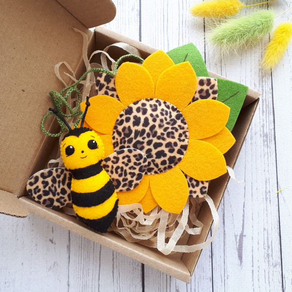 Sunflower-and-bee-leopard-print-gift-box