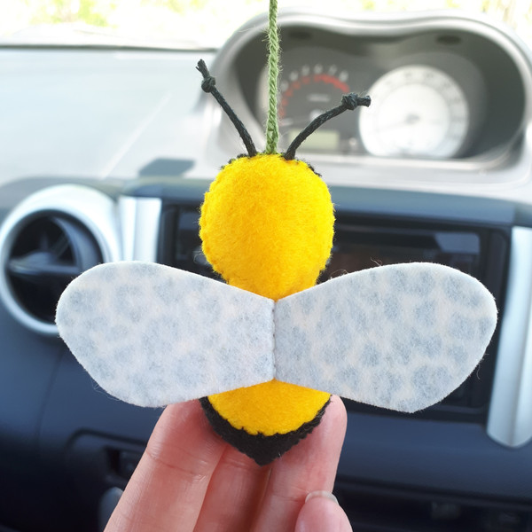 Bee-plush-car-charm