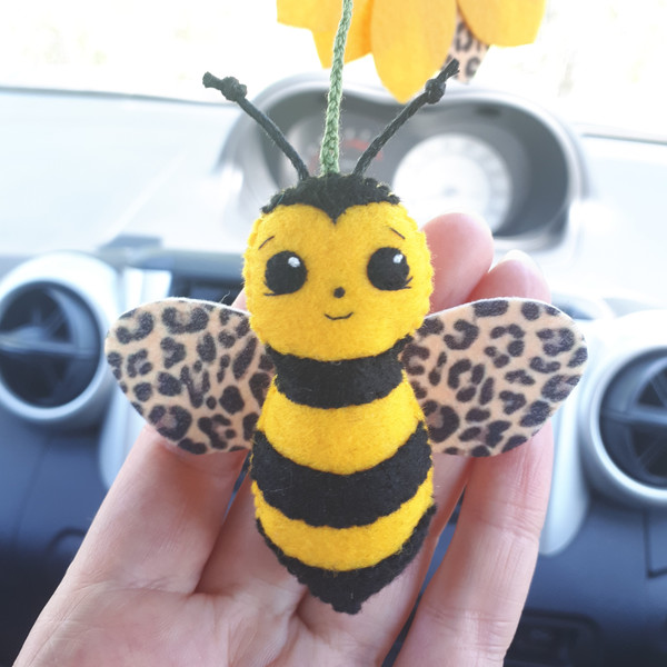 Bee-leopard-print-car-charm