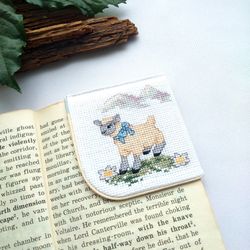 Handmade corner bookmark sheep on a mountain backdrop, embroidered bookmarks for books