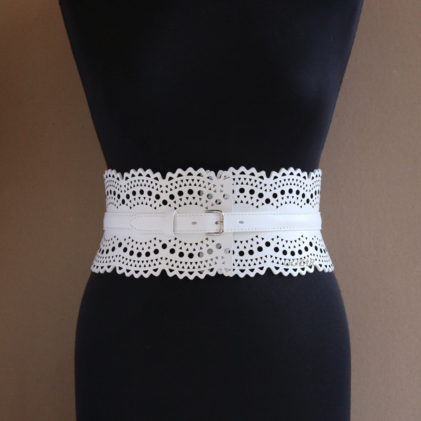 white corset belt woman_.JPG