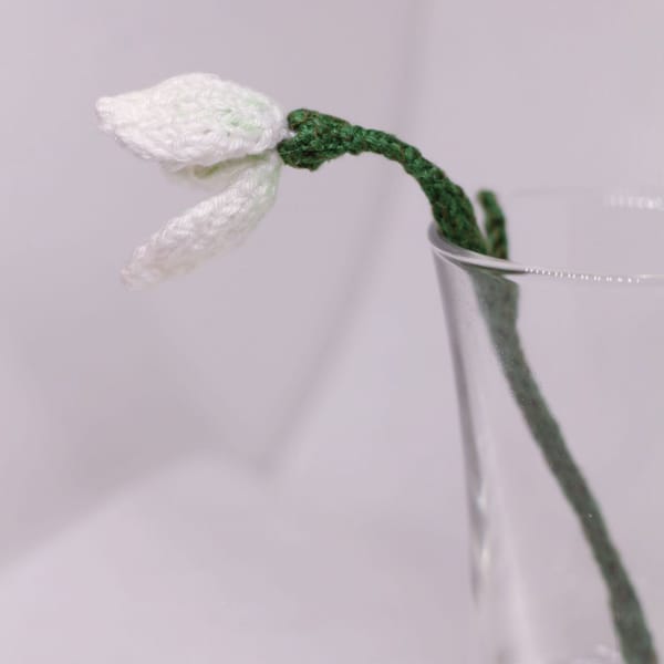 Snowdrop knitting pattern, flower pattern, knitting patterns - Inspire ...